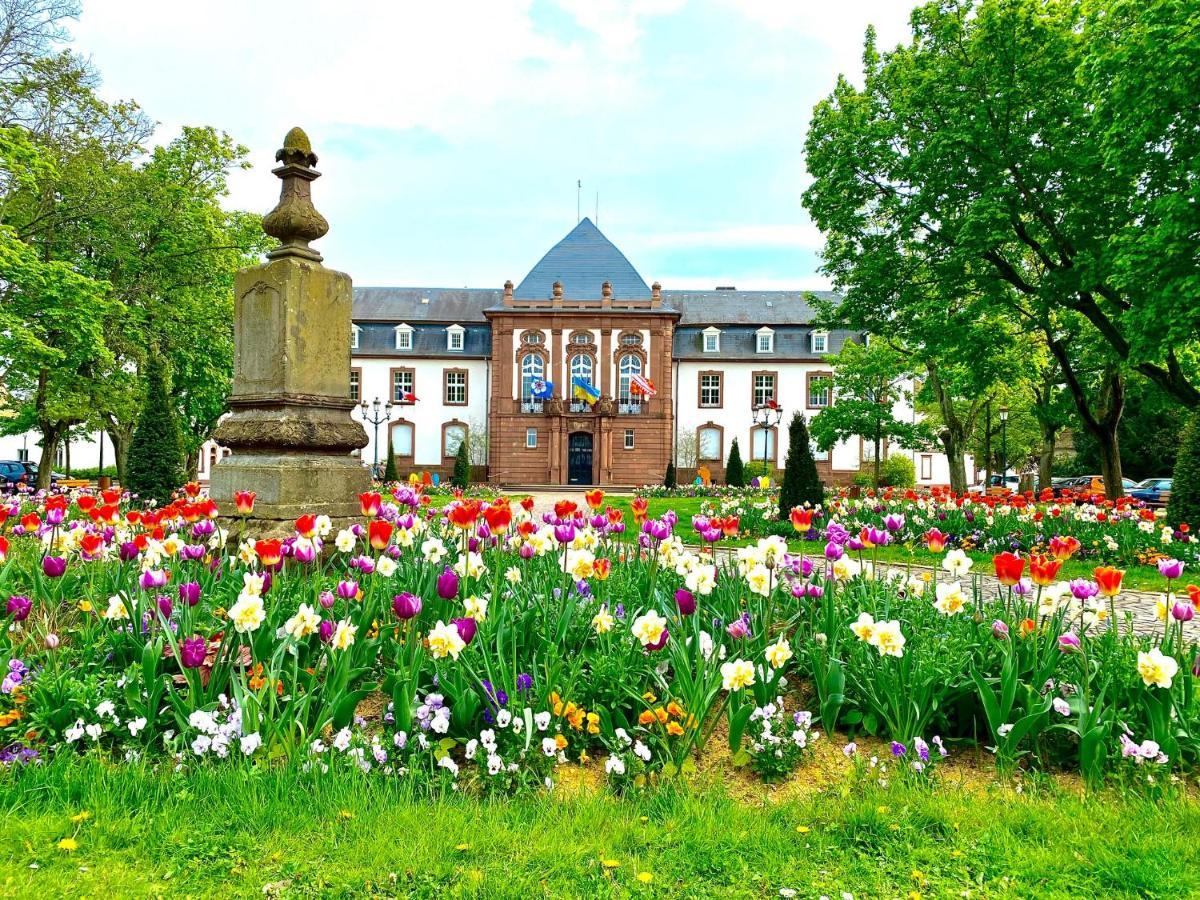 Logement De Charme Dans Un Monument Historique Date De 1544, Au Centre De Haguenau Exterior photo
